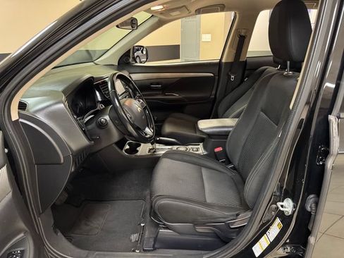 Used 2016 Mitsubishi Outlander SE FWD image 8