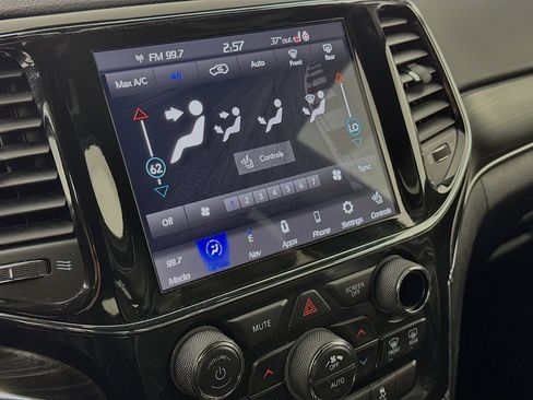 Used 2021 Jeep Grand Cherokee Limited image 16