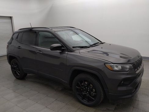 Used 2024 Jeep Compass Latitude w/ Convenience Group AWD/4WD image 11
