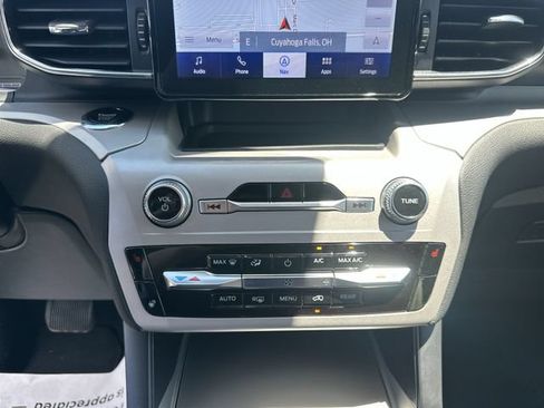 Used 2024 Ford Explorer XLT w/ Equipment Group 202A AWD/4WD image 18