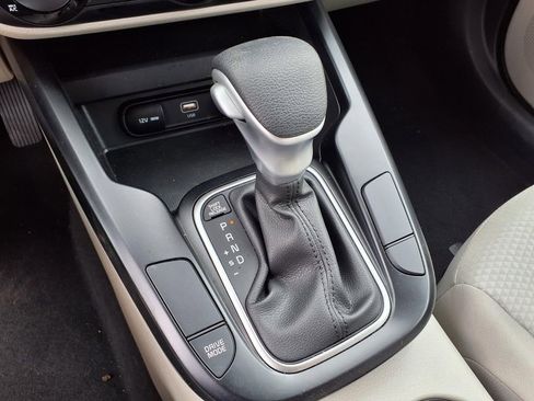 Used 2025 Kia Soul LX w/ LX Technology Package FWD image 7