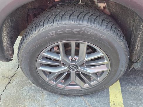 Used 2024 Nissan Rogue S AWD/4WD image 4