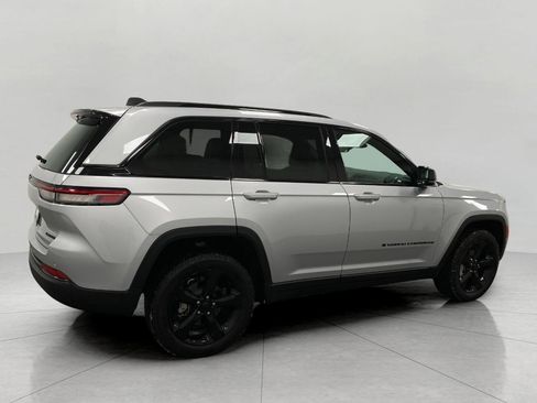 Used 2024 Jeep Grand Cherokee Limited w/ Black Appearance Package image 3