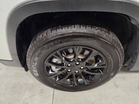 Used 2023 Jeep Cherokee Altitude Lux AWD/4WD image 9