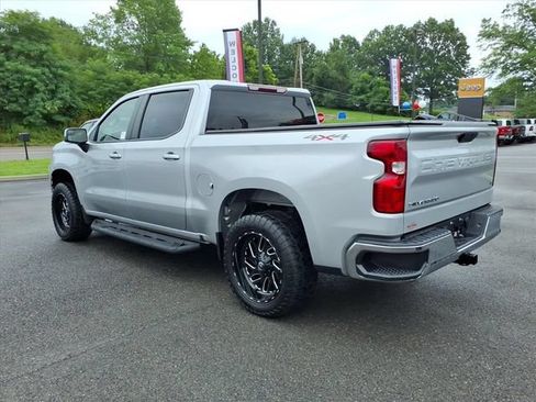 Used 2022 Chevrolet Silverado 1500 LT AWD/4WD image 9