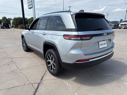 New 2025 Jeep Grand Cherokee Limited image 3