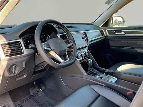 Used 2023 Volkswagen Atlas SE w/ Panoramic Sunroof Package FWD image 18
