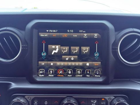 Used 2019 Jeep Wrangler Unlimited Sahara AWD/4WD image 25