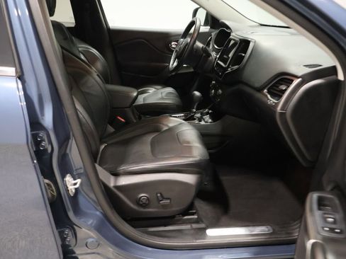 Used 2020 Jeep Cherokee Limited image 23