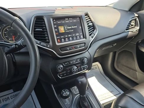 Used 2021 Jeep Cherokee Trailhawk AWD/4WD image 25
