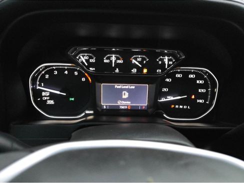 Used 2020 GMC Sierra 1500 SLE w/ SLE Value Package image 4