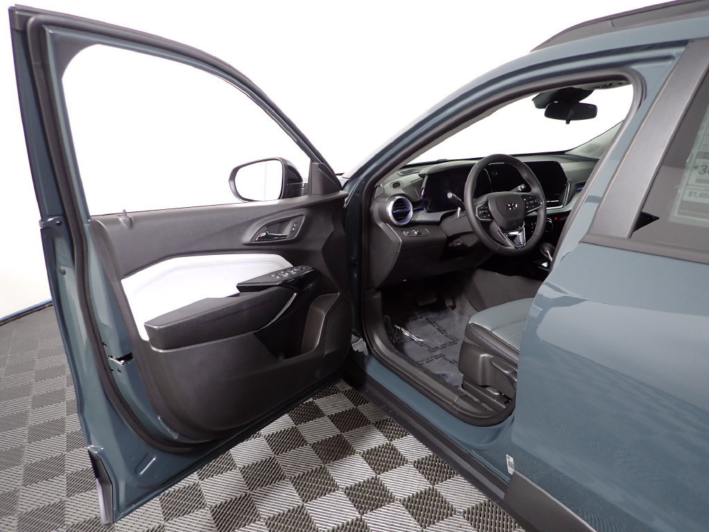 New 2026 Chevrolet Trax LT w/ Midnight Edition FWD image 18