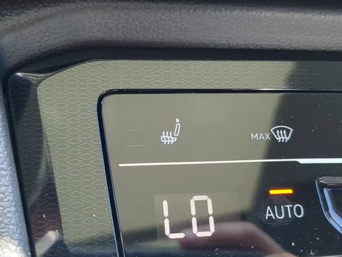 New 2026 Volkswagen Taos SE FWD image 23