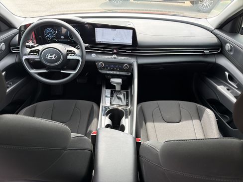 Used 2024 Hyundai Elantra Blue image 4