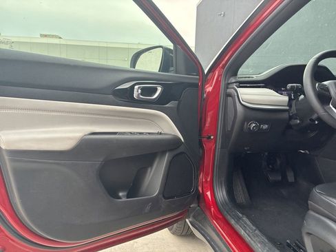 Used 2025 Jeep Compass Limited AWD/4WD image 15