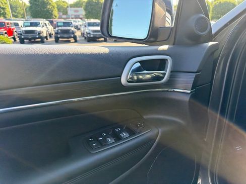 Used 2021 Jeep Grand Cherokee Limited AWD/4WD image 15