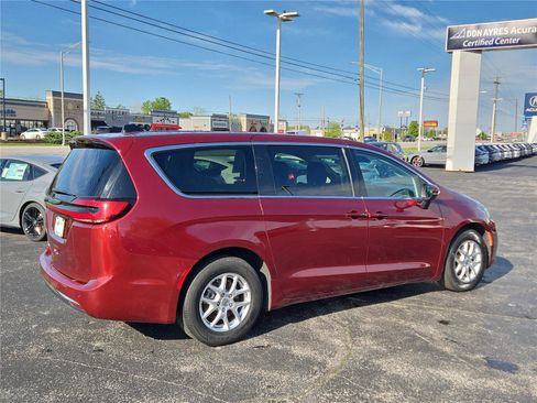 Used 2023 Chrysler Pacifica Touring-L FWD image 28