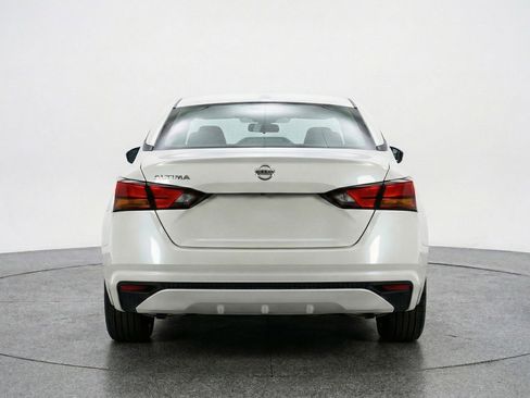 Used 2025 Nissan Altima 2.5 SV image 7