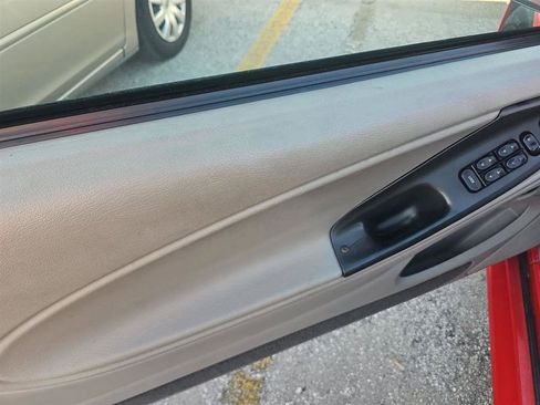Used 2002 Ford Mustang Convertible RWD image 9