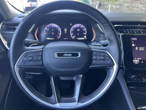 Used 2022 Jeep Grand Cherokee L Laredo w/ Luxury Tech Group I image 15