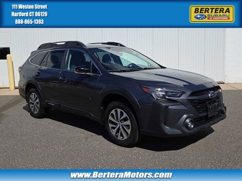 Used 2023 Subaru Outback Premium image 1
