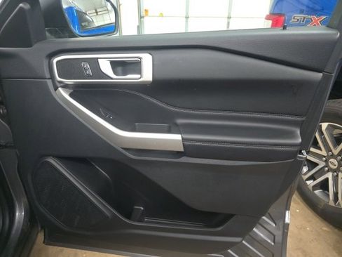 Used 2023 Ford Explorer XLT w/ Equipment Group 202A image 5