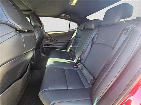 Used 2024 Lexus ES 300h F Sport image 9