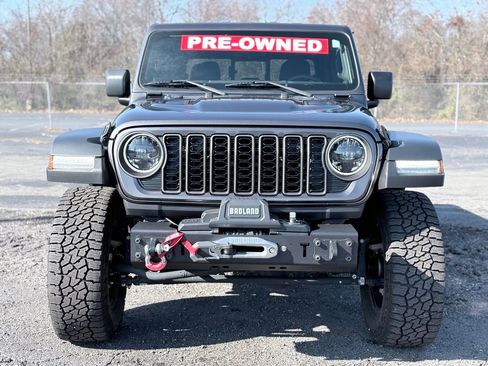 Used 2024 Jeep Gladiator Rubicon image 2