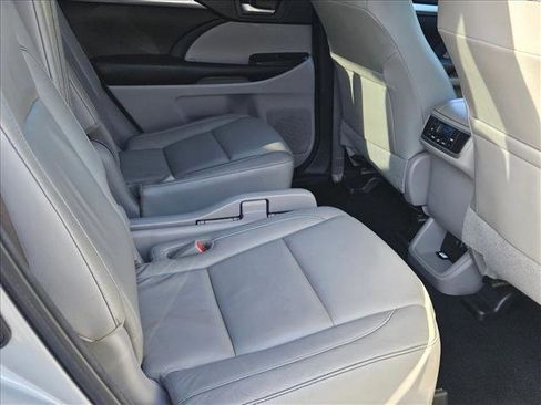 Used 2018 Toyota Highlander XLE FWD image 20