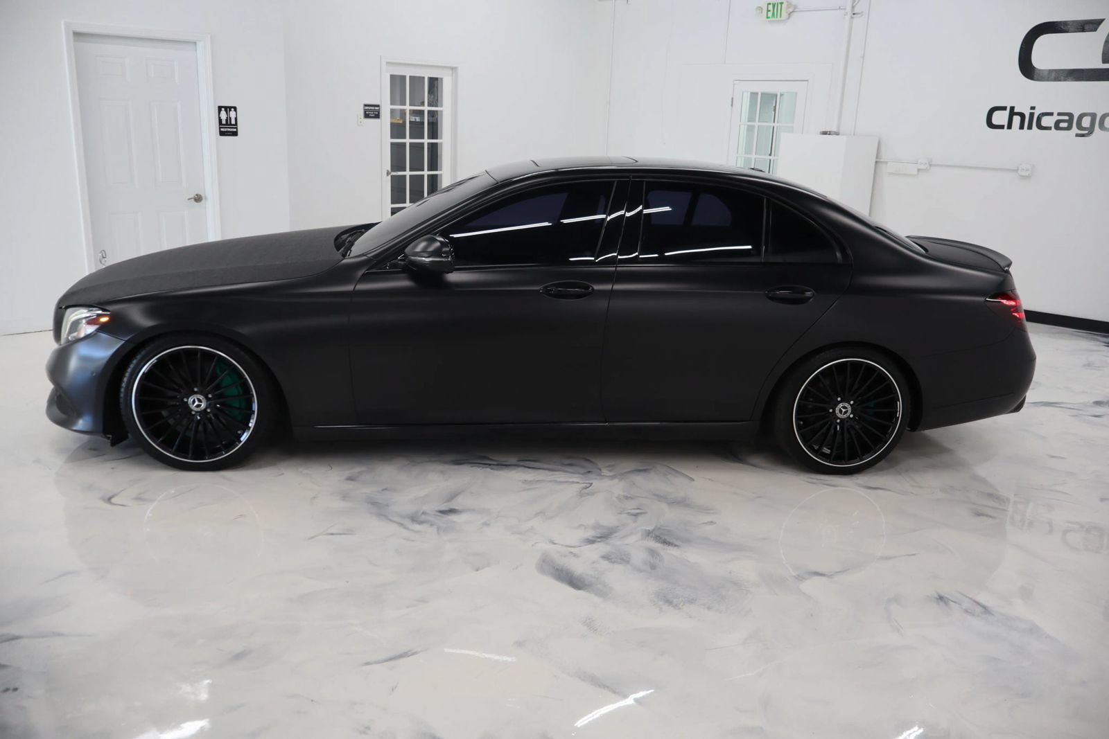 Used 2017 Mercedes-Benz E 300 4MATIC image 3