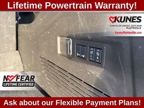 Used 2025 GMC Yukon XL Denali AWD/4WD image 32