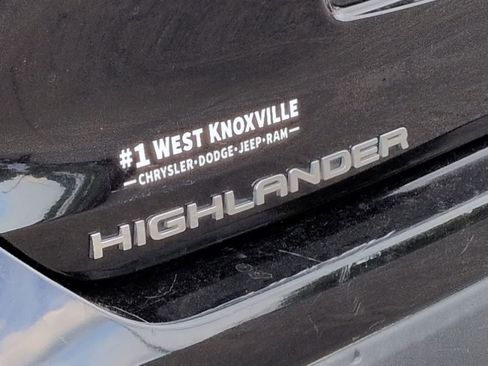 Used 2021 Toyota Highlander XLE FWD image 13