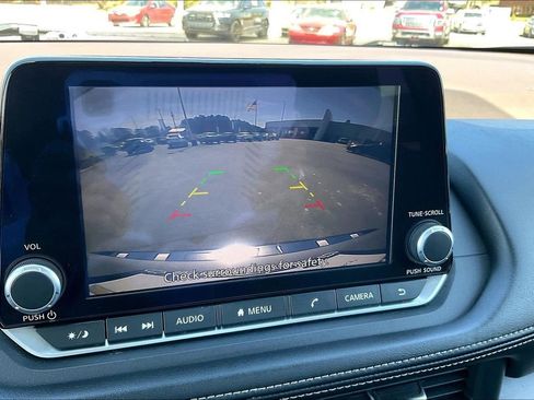 Used 2023 Nissan Rogue SV FWD image 21