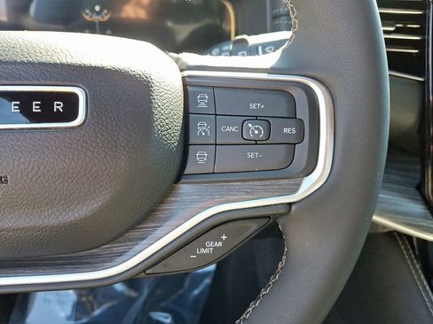 Certified 2024 Jeep Wagoneer Series II AWD/4WD image 24