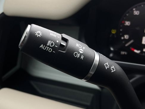 Used 2024 Land Rover Defender 110 SE image 41