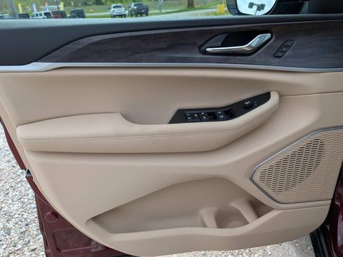 New 2026 Jeep Grand Cherokee L Limited w/ Limited Altitude Package AWD/4WD image 16
