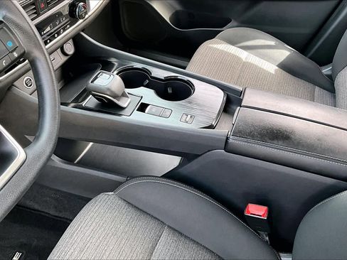 Used 2023 Nissan Rogue SV image 16