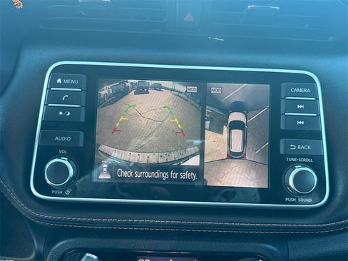 Used 2018 Nissan Kicks SR w/ Exterior Package image 30