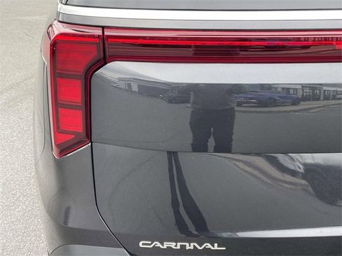 New 2026 Kia Carnival EX image 14