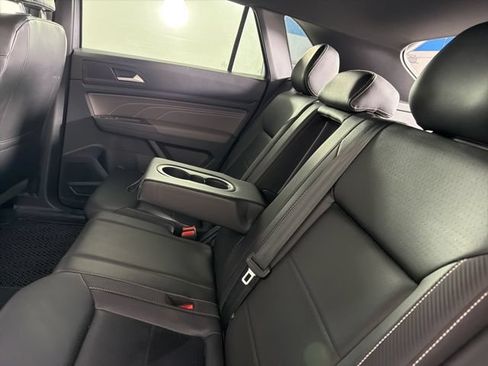 Used 2022 Volkswagen Atlas Cross Sport SE FWD image 13