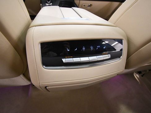 Used 2022 Cadillac Escalade Premium Luxury image 17