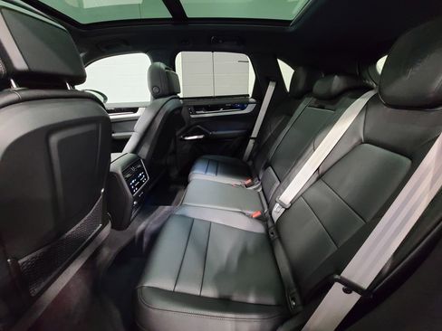New 2026 Porsche Cayenne image 27