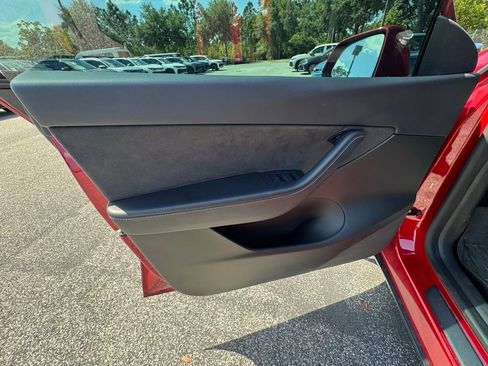 Used 2021 Tesla Model Y Long Range image 23