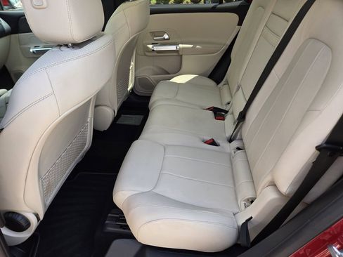 Used 2022 Mercedes-Benz GLB 250 w/ Premium Package Lite image 18