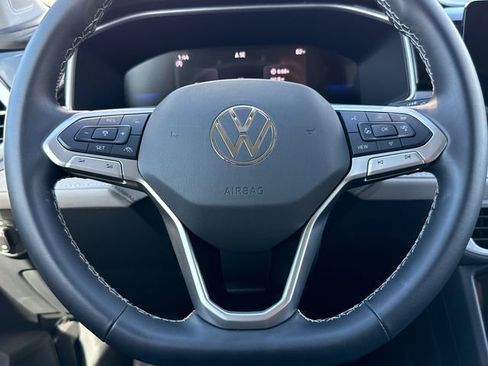 Used 2025 Volkswagen Taos SE image 22