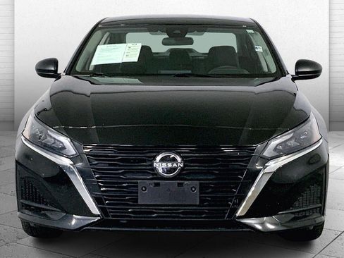 Used 2025 Nissan Altima 2.5 SV image 2