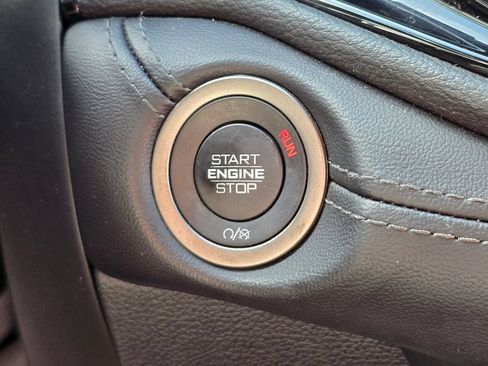 Used 2024 Dodge Durango SXT w/ SXT Blacktop Group RWD image 17
