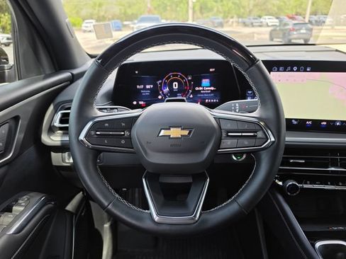 Used 2024 Chevrolet Traverse LT w/ Enhanced Driving Package FWD image 16