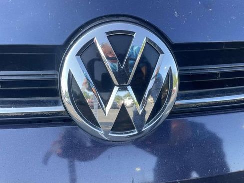 Used 2017 Volkswagen Golf S FWD image 3