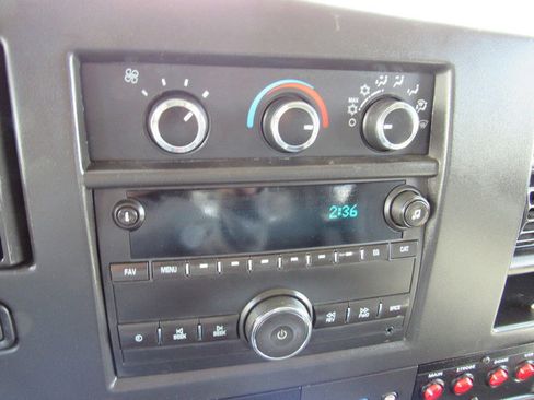 Used 2016 Chevrolet Express 2500 RWD image 37